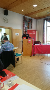 Siemens-Betriebsratsvorsitzender Oliver Mauer erläutert die Situation der gefährdeten Stellen in Bad Neustadt