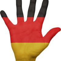 Hand in Deutschlandfarben